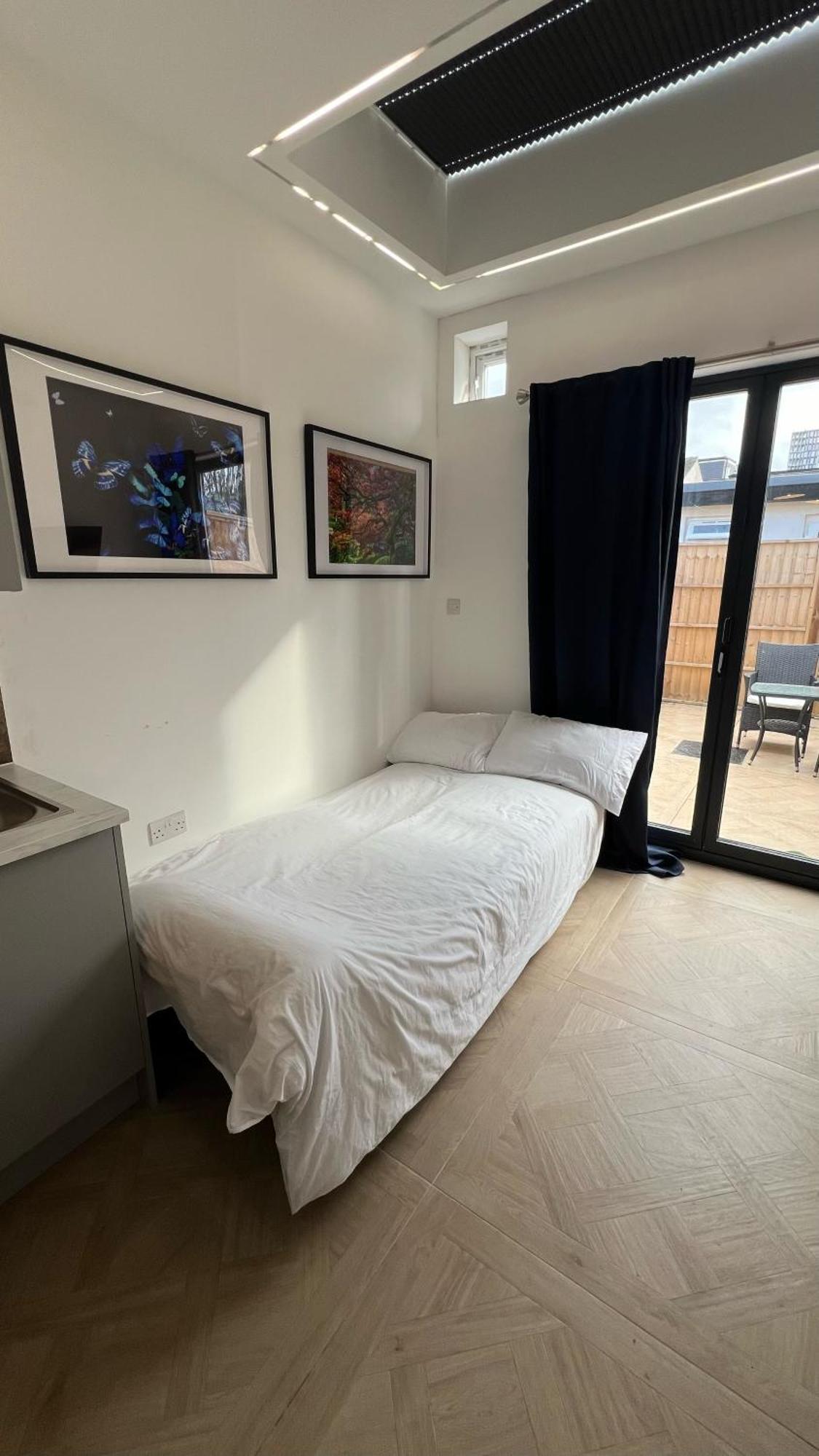 Luxurious London Studios Harrow Bagian luar foto